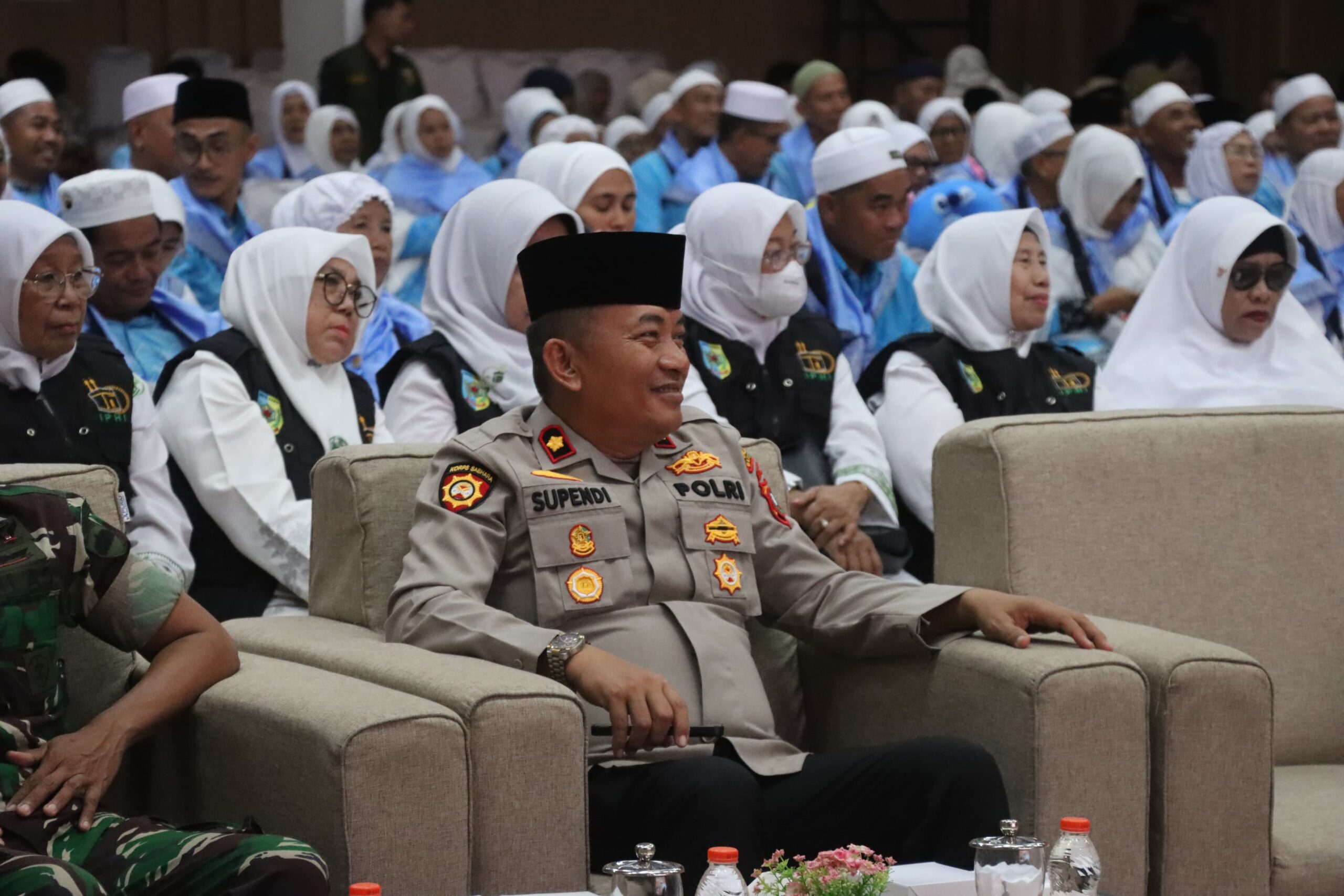 Polres Batu Bara Kawal Pemberangkatan Jemaah Haji Kloter IV Tahun 2026