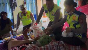 Satlantas Polres Batu Bara Gelar Jumat Berkah, Bagikan Sembako di Jalinsum Lima Puluh–Indrapura