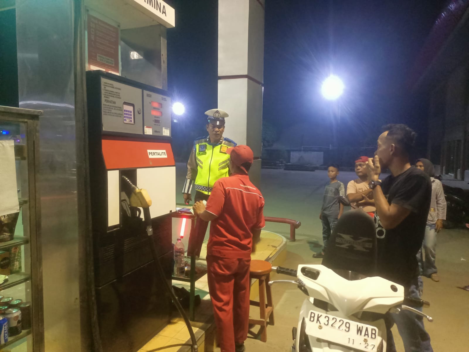 Satlantas Polres Batu Bara Lakukan Patroli SPBU di Jalinsum Sei Bejangkar