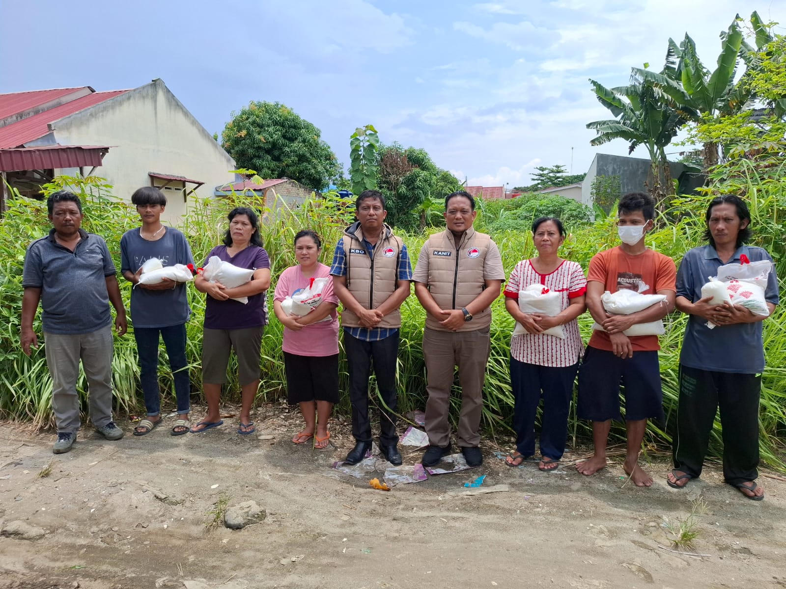 Satresnarkoba Polres Batu Bara Gelar Minggu Kasih, Salurkan Sembako dan Edukasi Bahaya Narkoba