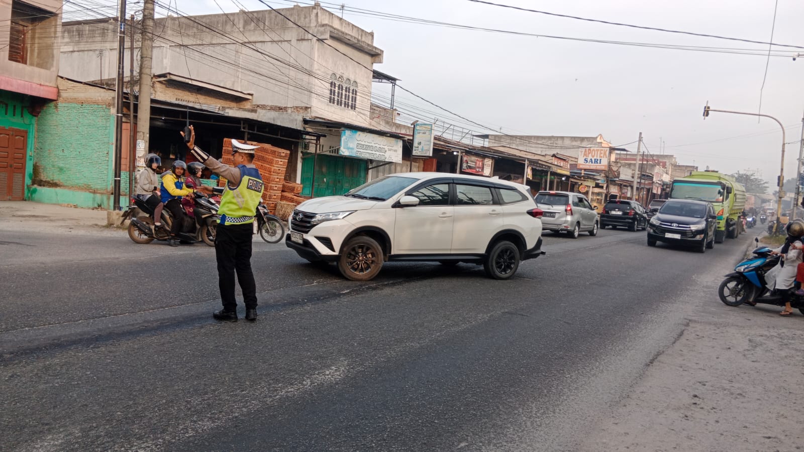 Satlantas Polres Batu Bara Laksanakan Pengaturan Lalu Lintas, Situasi Pagi Hari Terpantau Lancar